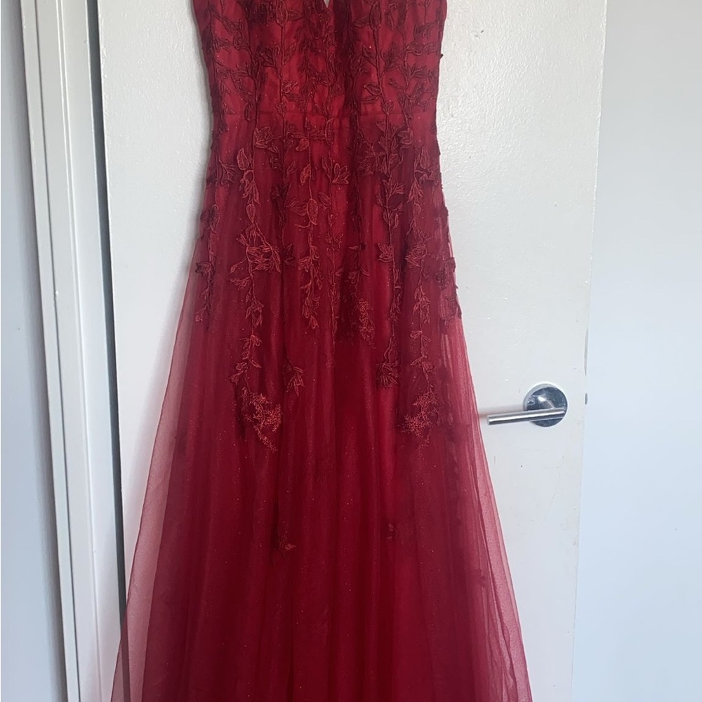 Elegant Red Strapless Gown with Floral Embroidery